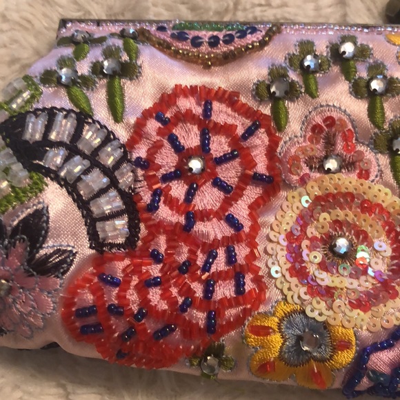 Beaded clutch - Picture 2 of 7